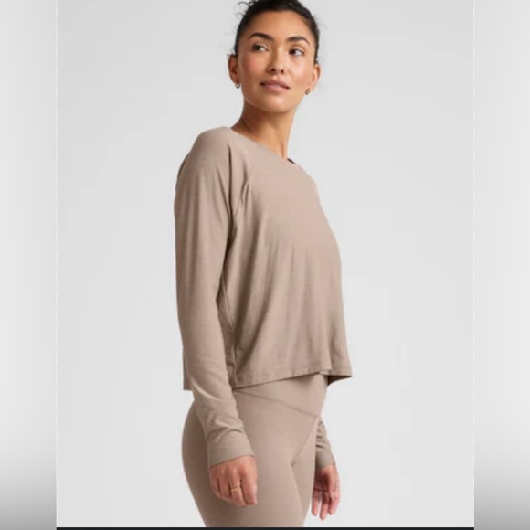 Beyond Yoga Tops - New Beyond Yoga Featherweight Daydreamer Pullover size Medium in Birch Heather